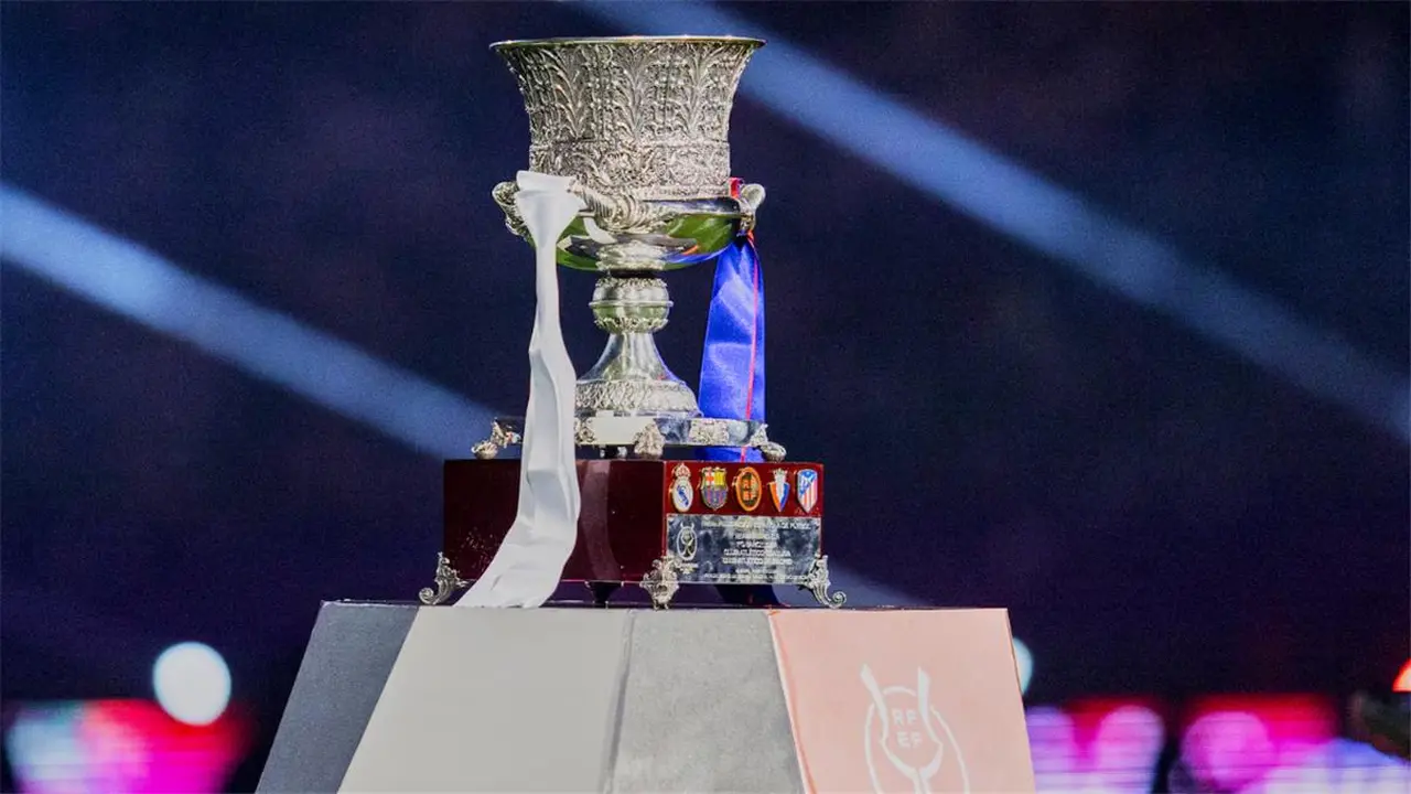 وسط ترقب برشلونة وريال مدريد.. تعيين ثنائي مشارك في كأس السوبر الإسباني 2027